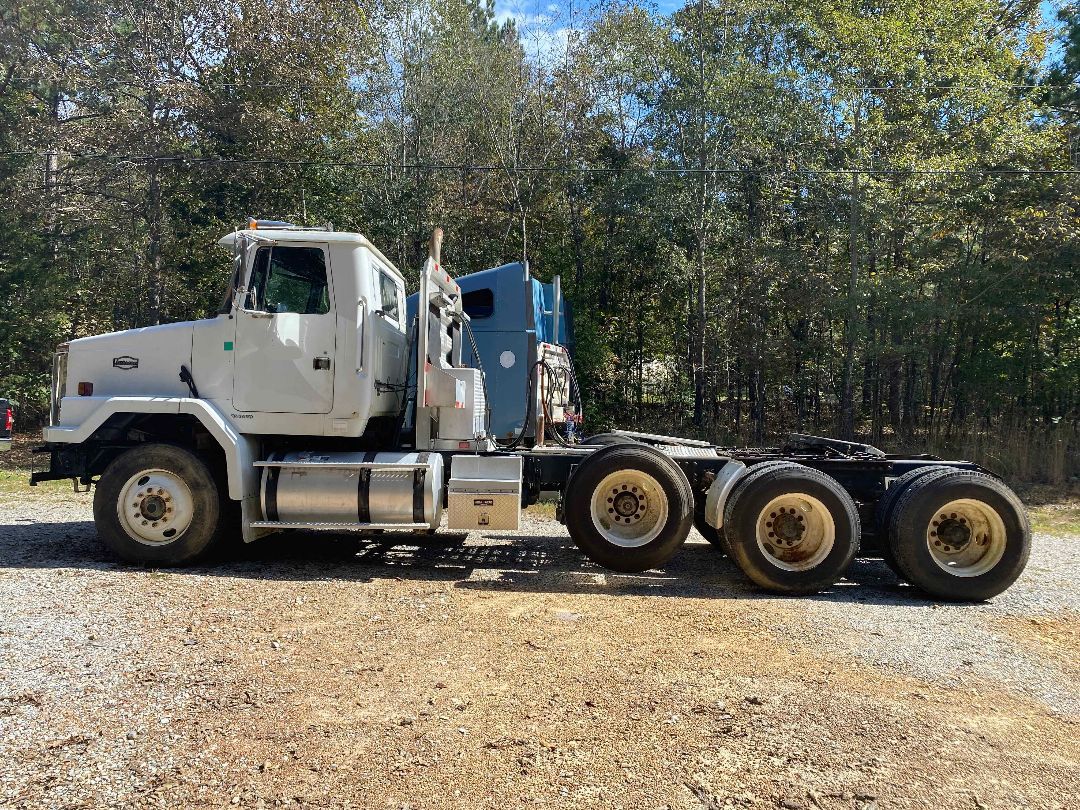 2000 VOLVO ACL - Image 2